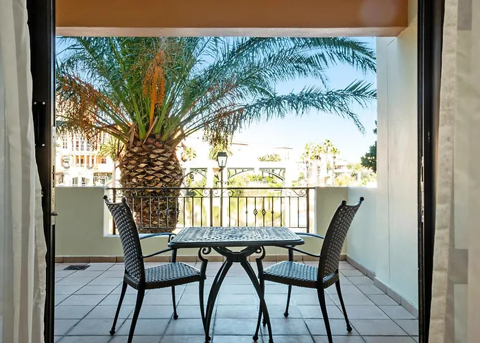 Island Club Hotel & Apartments Cape Town